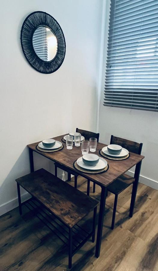Apartament Burkhardt Hall- Parking Included- Sleeps 4 Swindon Zewnętrze zdjęcie