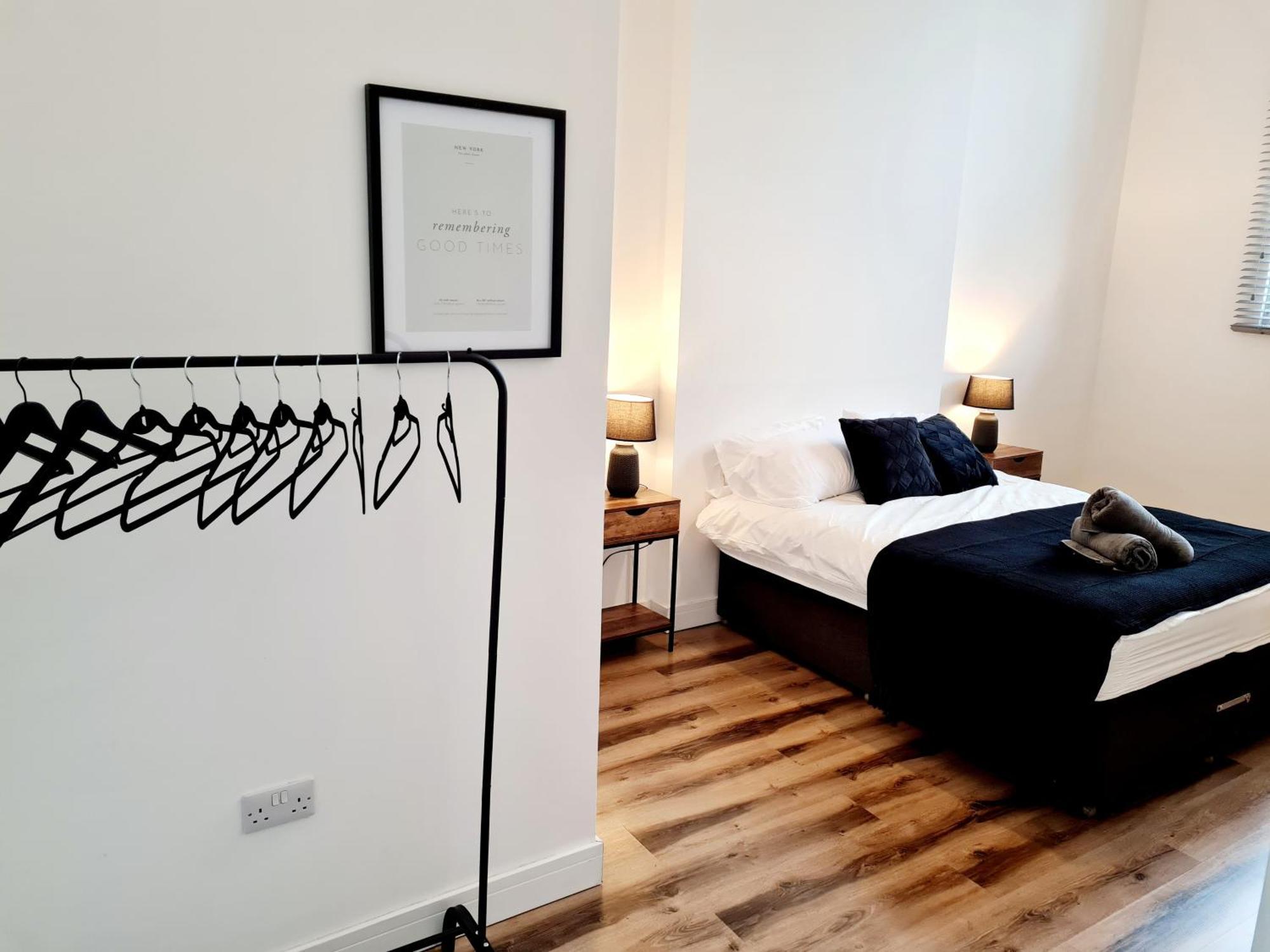 Apartament Burkhardt Hall- Parking Included- Sleeps 4 Swindon Zewnętrze zdjęcie
